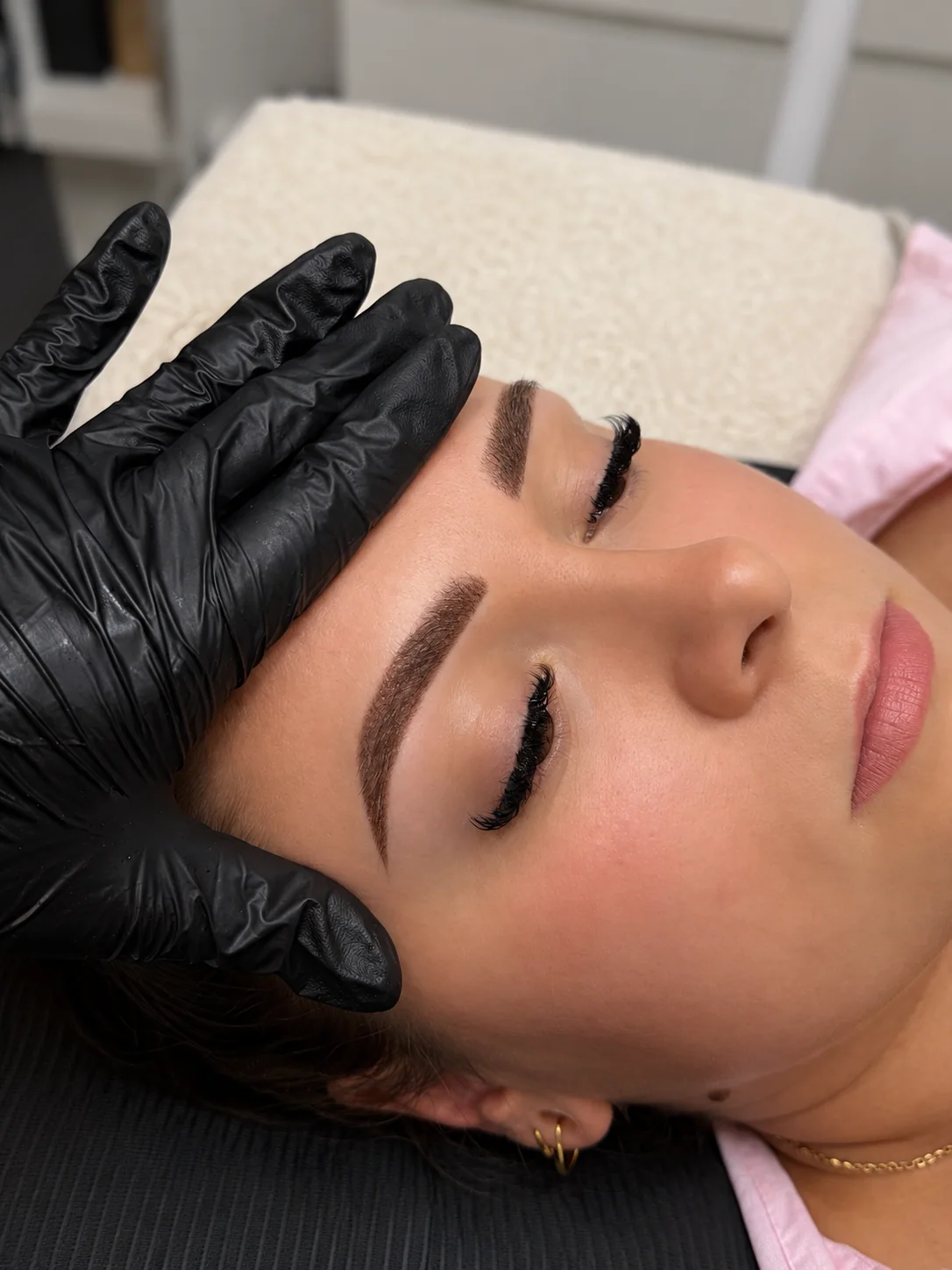 Résultat naturel de dermopigmentation des sourcils